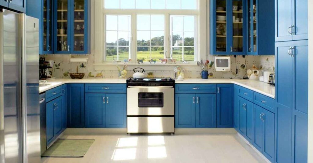 Dark blue and white small kitchen ideas 