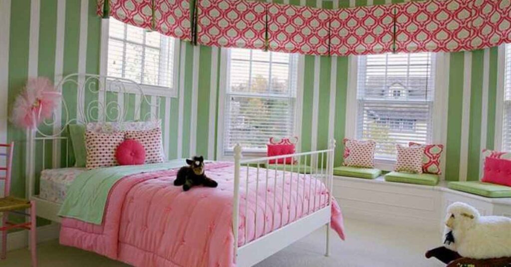 Light green & pink bedroom decorating ideas 