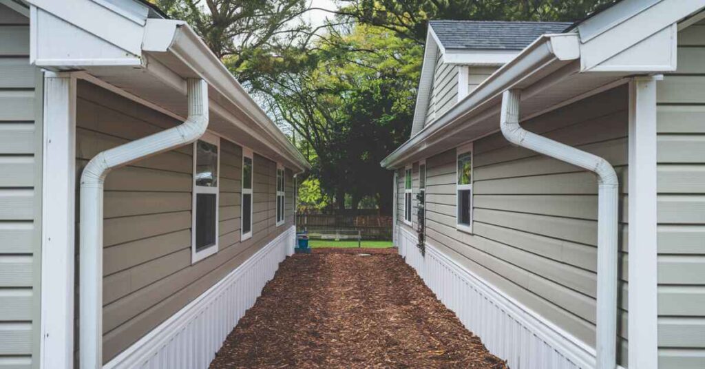 The Benefits of Having Gutters in Your Mobile Home 