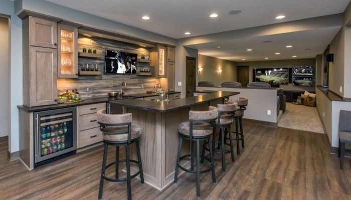 How Big Should a Basement Bar Be