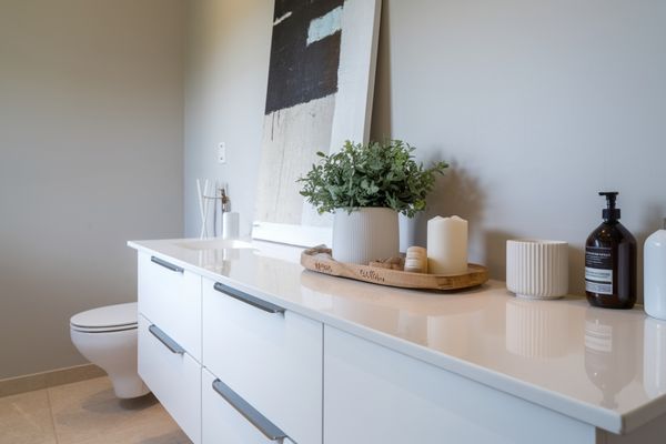 Modern Bathroom Counter Decor